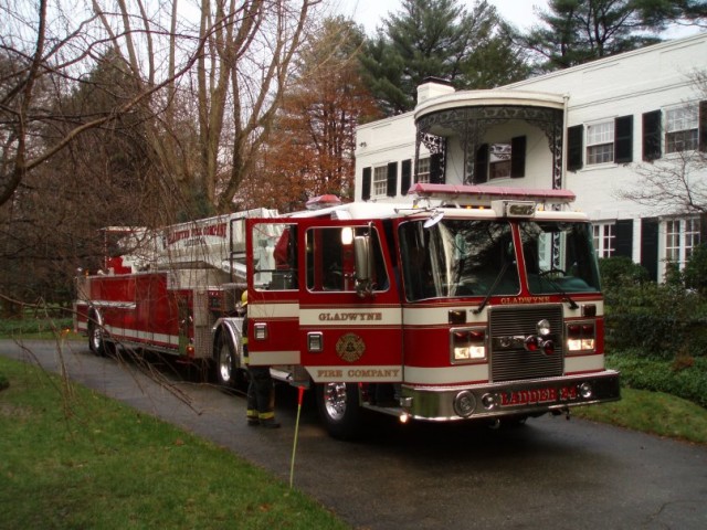 Ladder 24 making the driveway!