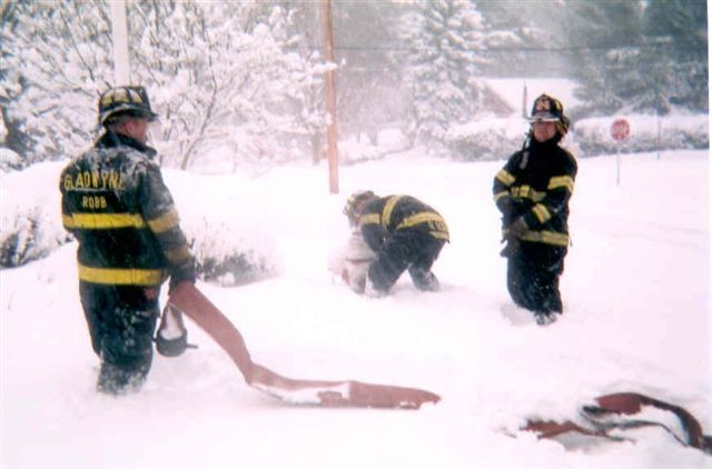 Gladwyne Members hooking up to the hydrant in front of the station in the snow